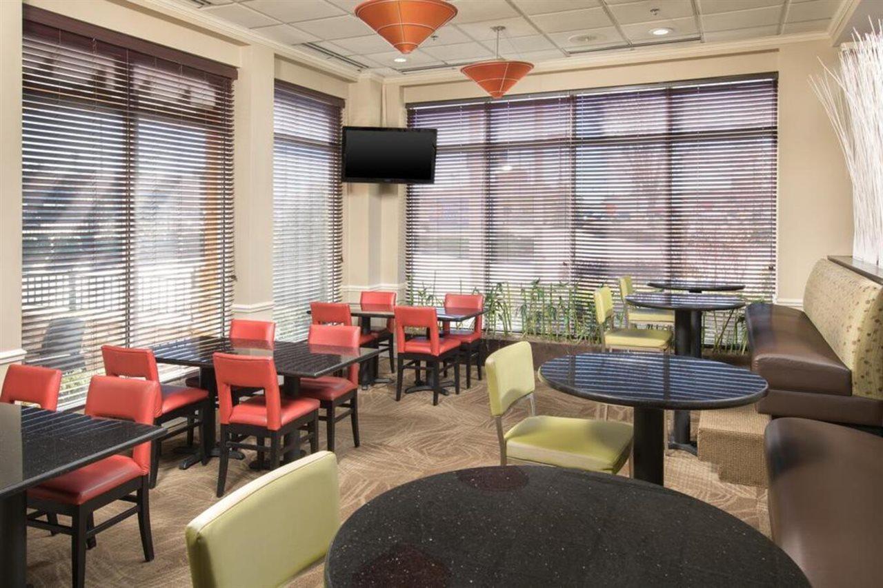 Hilton Garden Inn Chattanooga/Hamilton Place Екстериор снимка
